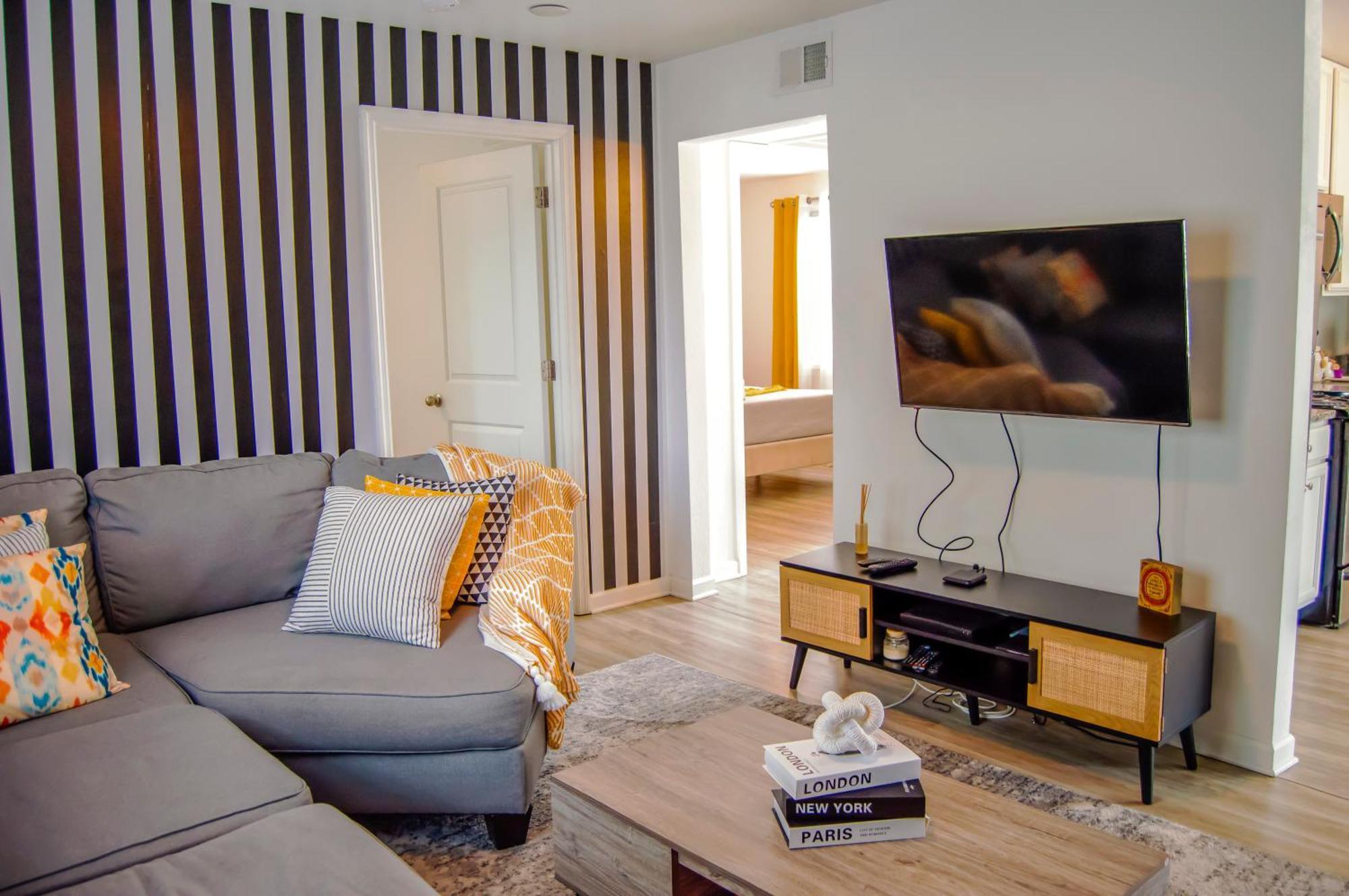Cozy Condo, Minutes From Broadwy, Sleeps 5 แนชวิลล์ ภายนอก รูปภาพ